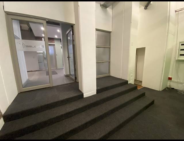 126M² OFFICE TO LET IN WOODSTOCK